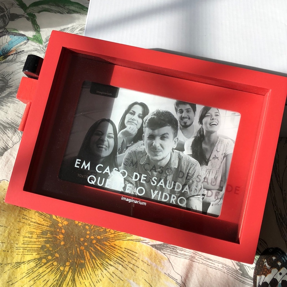 IMAGINARIUM Brasil red wooden photo frame. Funny